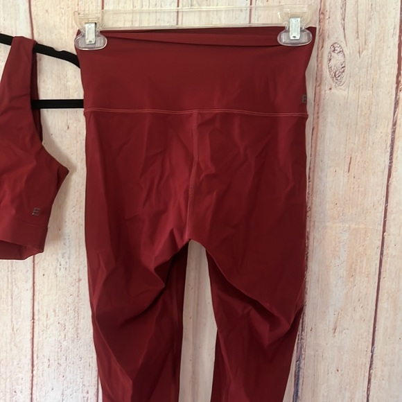 Everlane perform crop and bra set - Picture 7 of 9